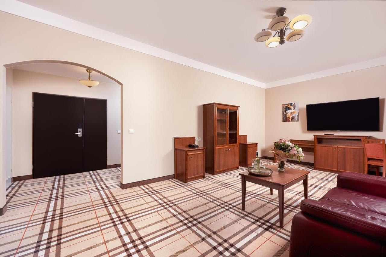 Hotel Anton By Dns Pruszkow Luaran gambar