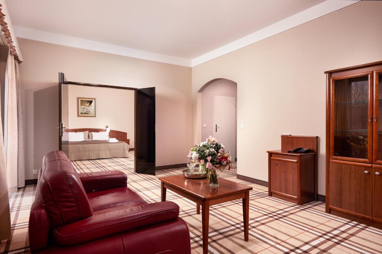 Hotel Anton By Dns Pruszkow Luaran gambar