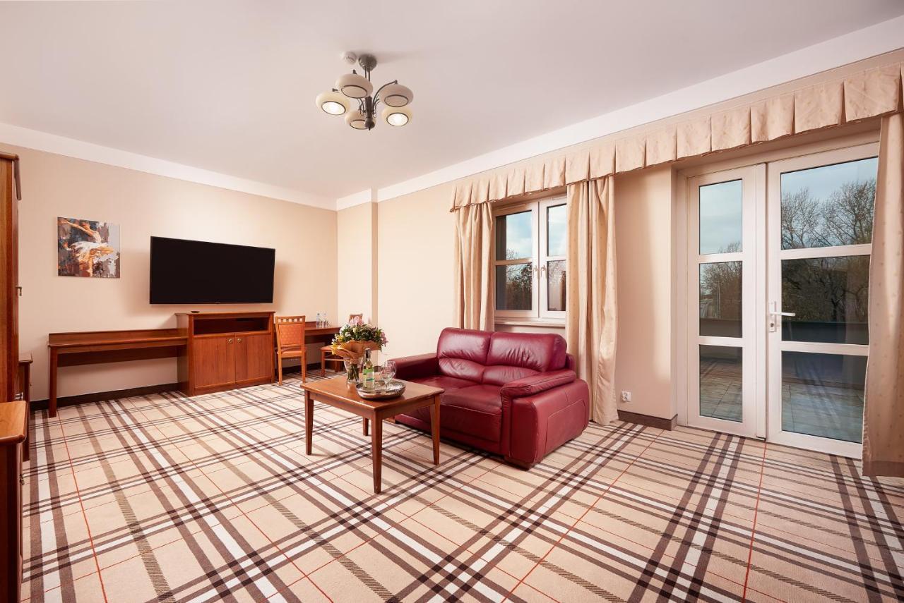 Hotel Anton By Dns Pruszkow Luaran gambar